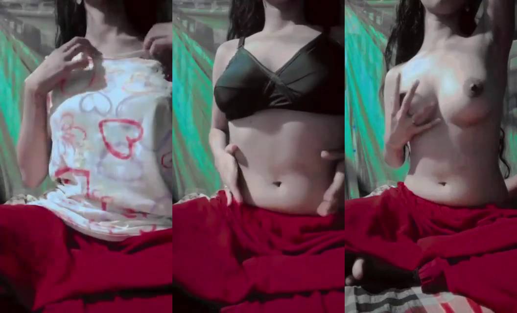 Desi Indian Teen Showing Her Small Boobs on Camera Hot Video