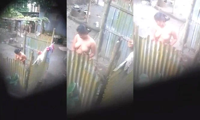 Desi Vlg Girl OutDoor Bathing Capture Hot Video
